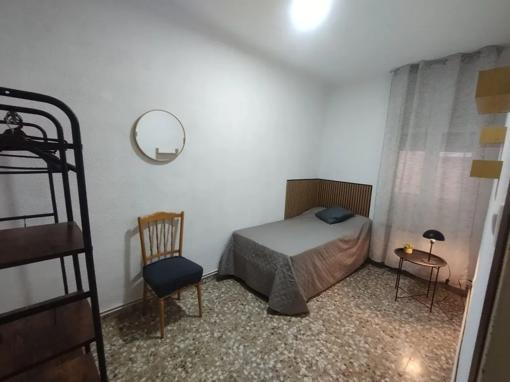 Chambres - 3-Bedroom Apartment with Balcony in City Centre