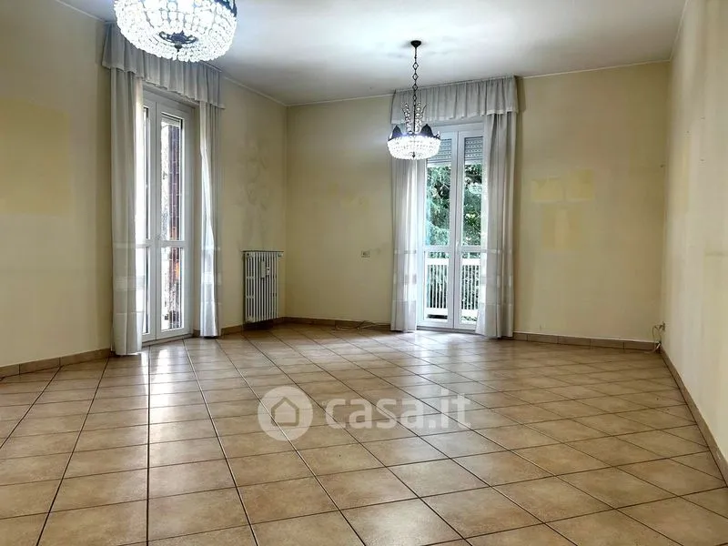 Pièces - Three-bedroom Apartment with Balconies in Cantù