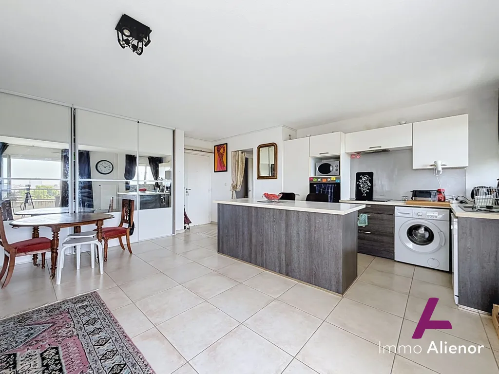 Küche - 2-Bedroom Apartment with Balcony in Bordeaux