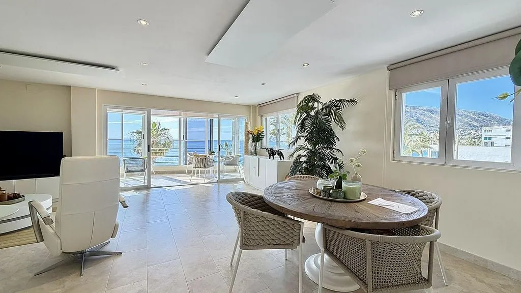 Séjour - Seafront Apartment with Pool in L'Albir