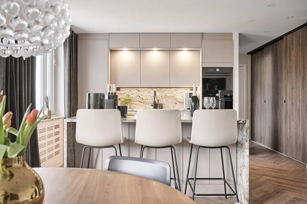 Cuisine - Modernised Two-Bedroom with Nordanro Kitchen in Jönköping