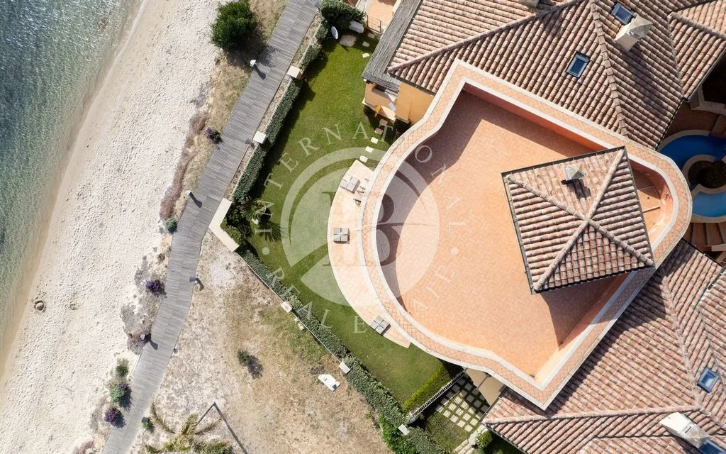 Õhuvaade - Beachfront Apartment with 360° Views in Golfo Aranci