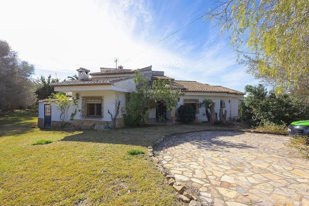 Exterior - Villa with Pool and Terrace in Jávea