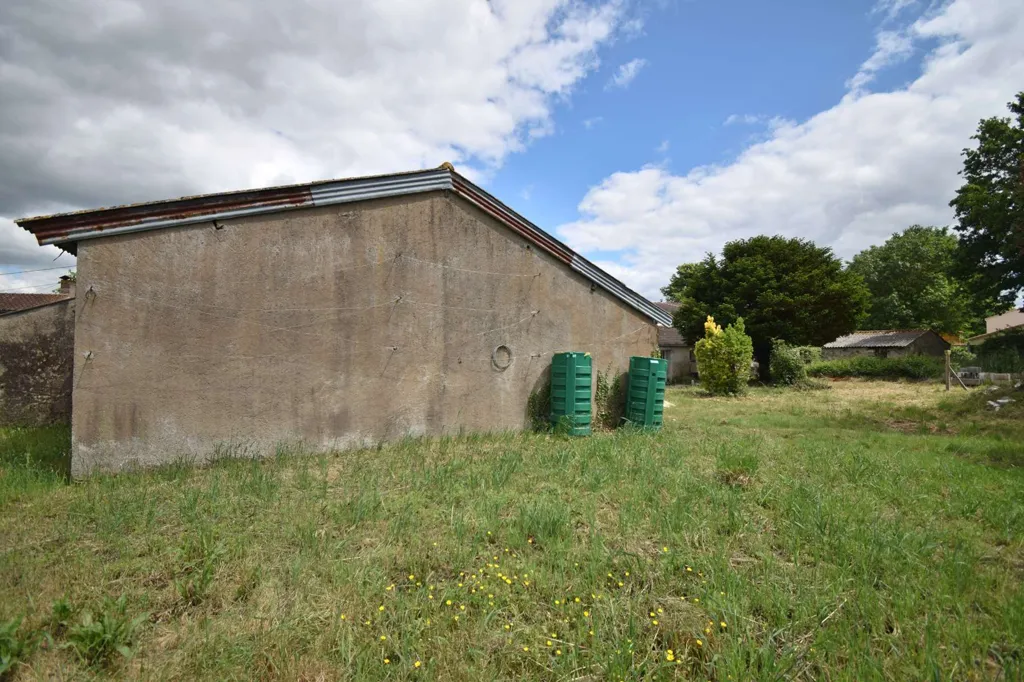Jardin - Maison en Pierre à Réno. avec Jardin à Montbert