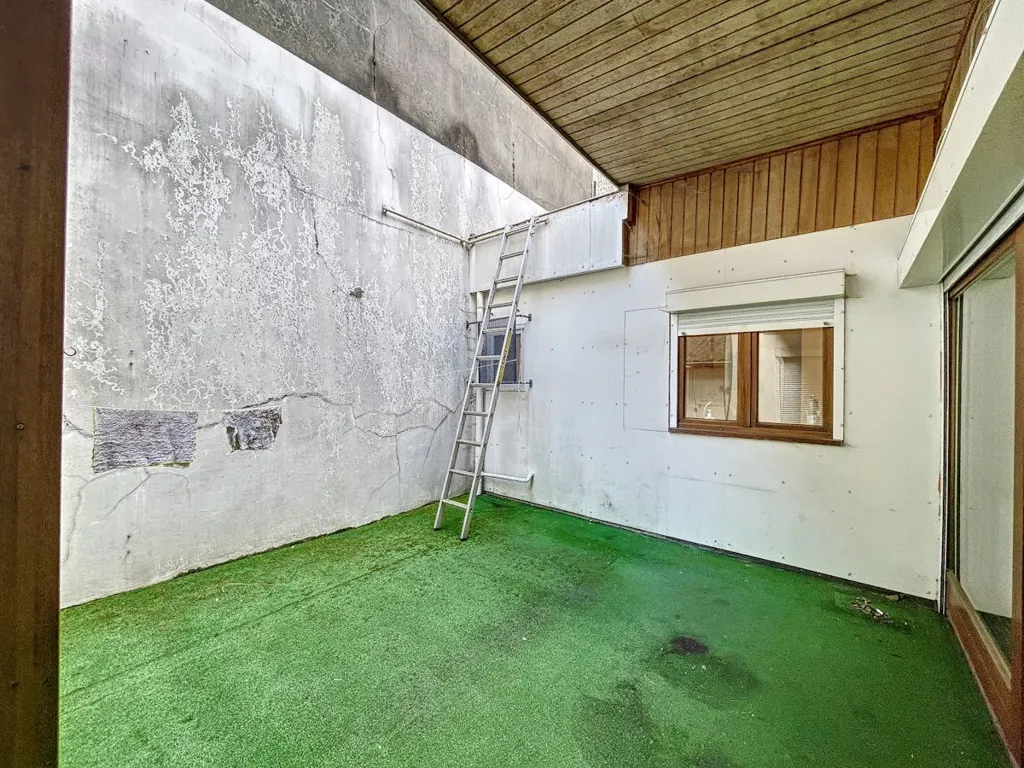 Aed - Commercial Space with Large Frontage in Brussels