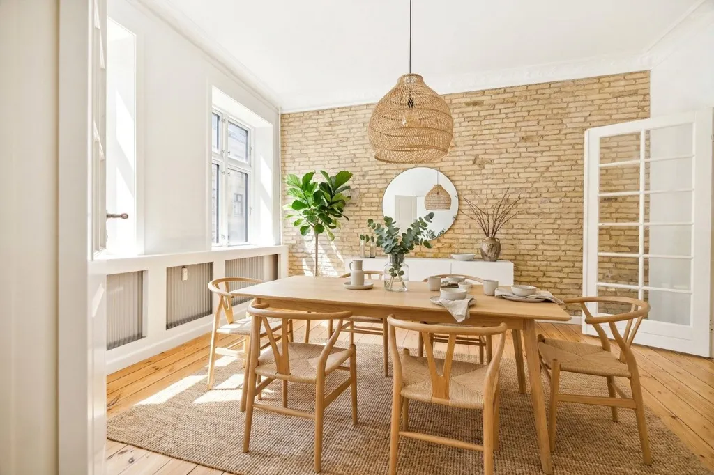 Dining Room - Classical 5-Room Flat with Original Parquet in City Centre