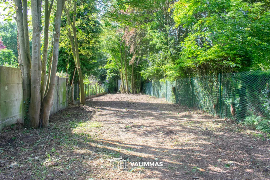 Aed - Charming Three-Storey House with Garden in Asse