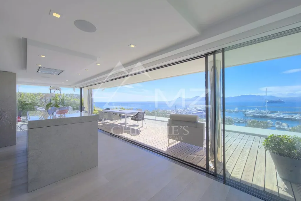 Terrasse - Penthouse Unique avec Vue Panoramique sur la Croisette à Cannes
