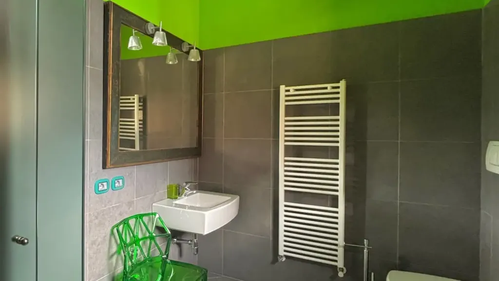 Salles de bain - Architecturally Unique Ground Floor Apartment in Piacenza