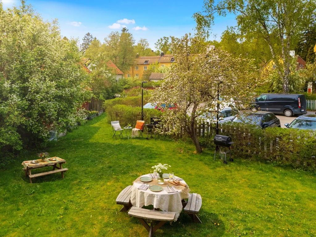 Jardin - Charming Two-Bedroom Apartment with Fireplace in Enskede