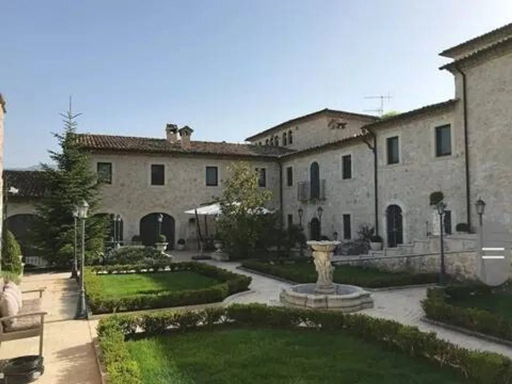 Aed - Luxury Villa with Pool in Lecce nei Marsi