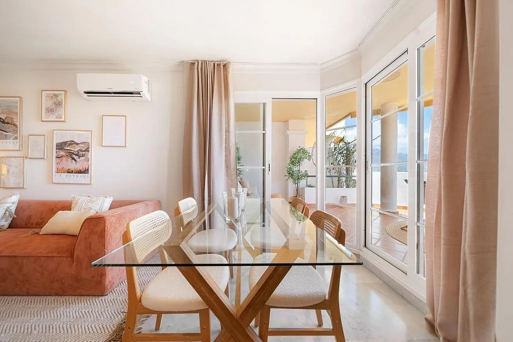 Salle à manger - Apartment with Pool in Nueva Andalucía Centre