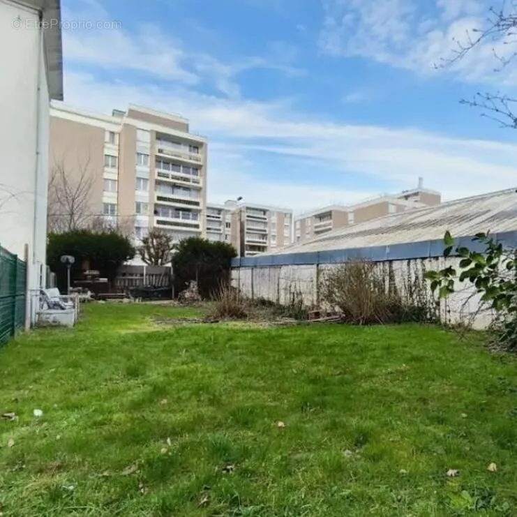 Aed - Buildable Plot with Sea Proximity in Le Havre