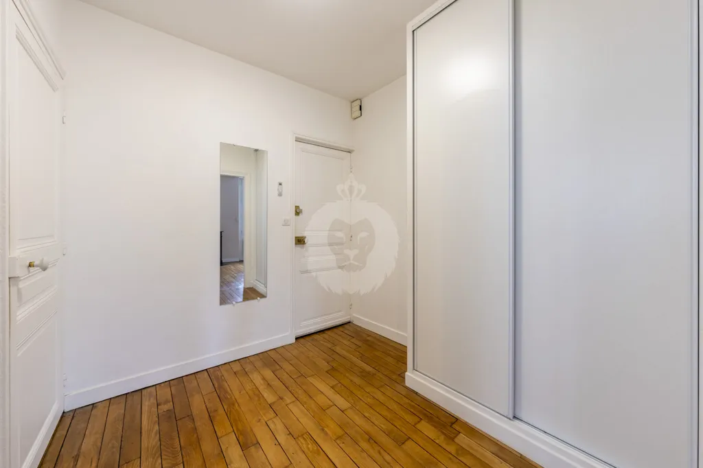 Rooms - 2-Bedroom Flat in Central Melun