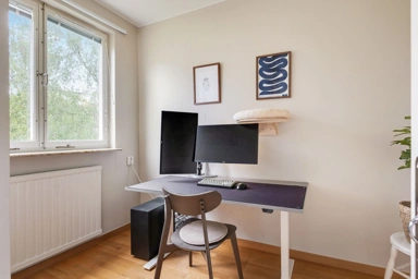 Kabinet - Apartment with South-Facing Balcony in Stureby