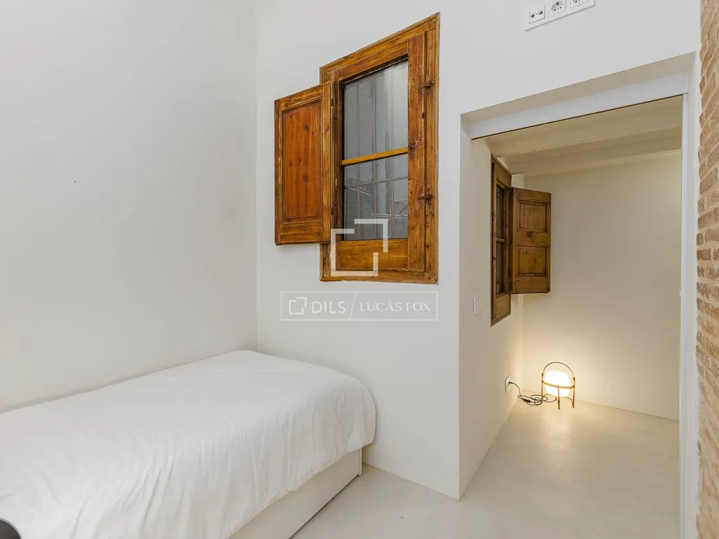 Chambres - Renovated Apartment with Mezzanine in Eixample, Barcelona