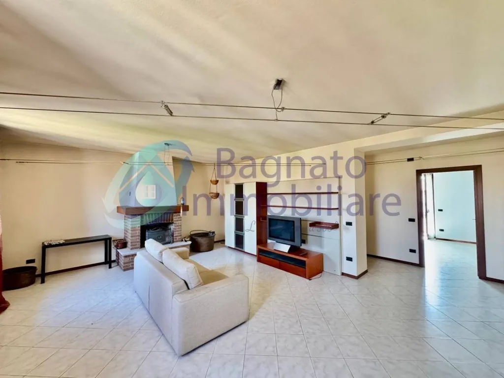 Séjour - Spacious Apartment with Balcony in Casalino