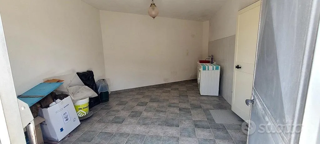 Pesuköök - First Floor Apartment with Balcony in Central Location