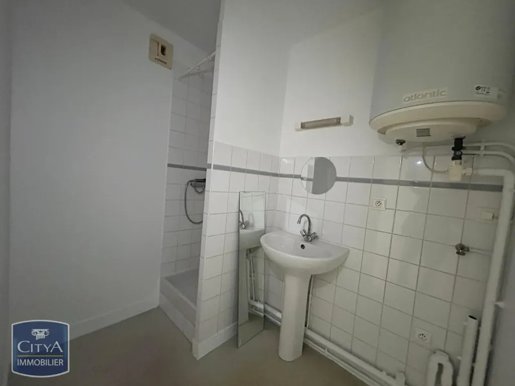 Salles de bain - Appartement T1 avec Vue Dégagée à Beauvais