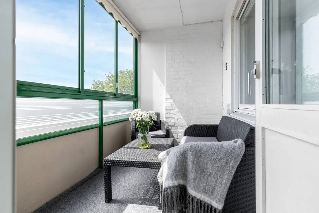 Rõdu - Bright Apartment with Balcony in Stockholm