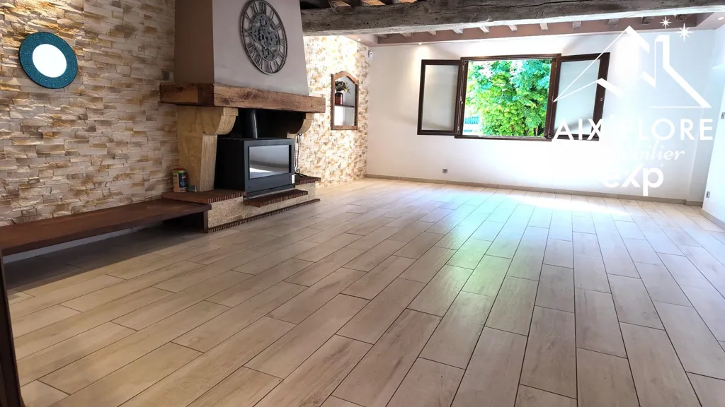 Séjour - Maison Longère Rénovée avec Piscine à Attignat