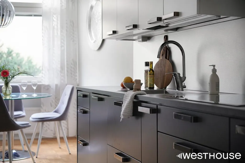 Kitchen - Two-Storey Apartment with Balcony in Westend