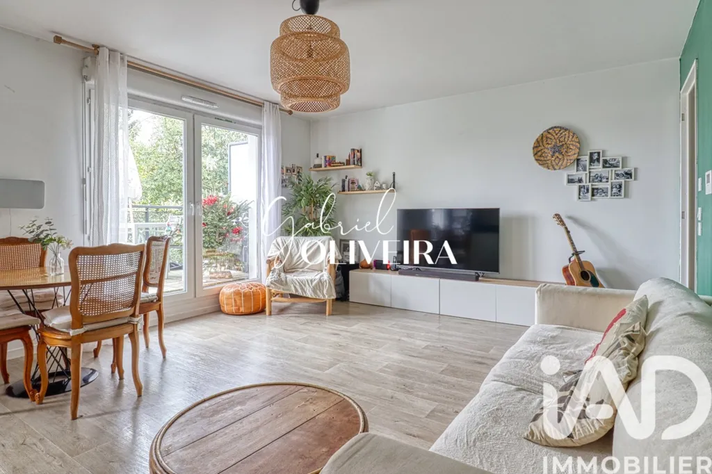 Living Room - Duplex with Balcony in Montmagny