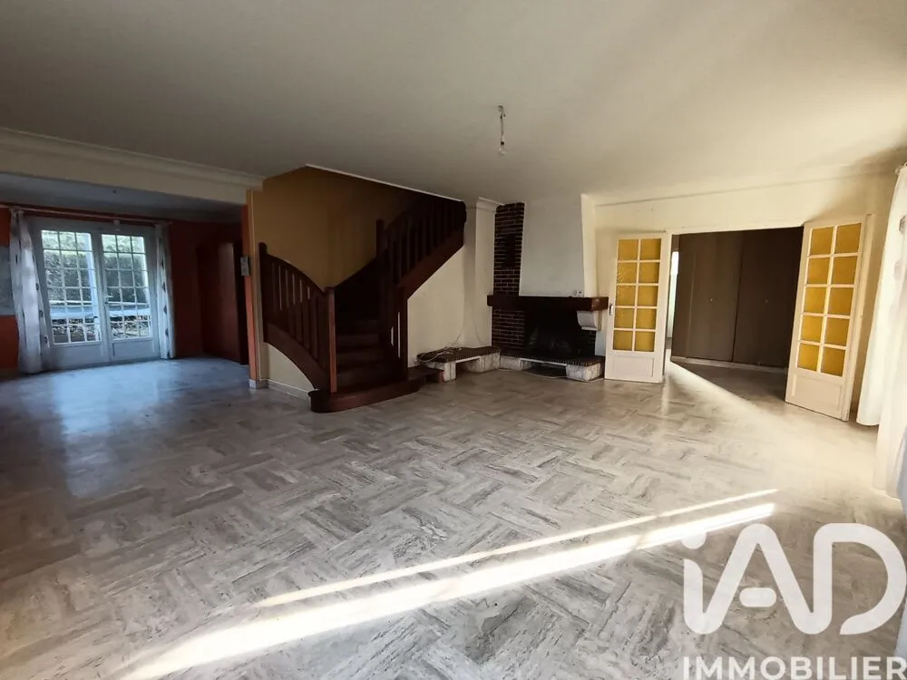 Living Room - Architectural House with Garden in Thouars