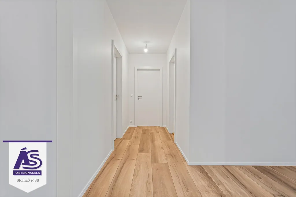 Ingresso - New 2-4 Bed Apartments with Elevator in Skarðshlíð