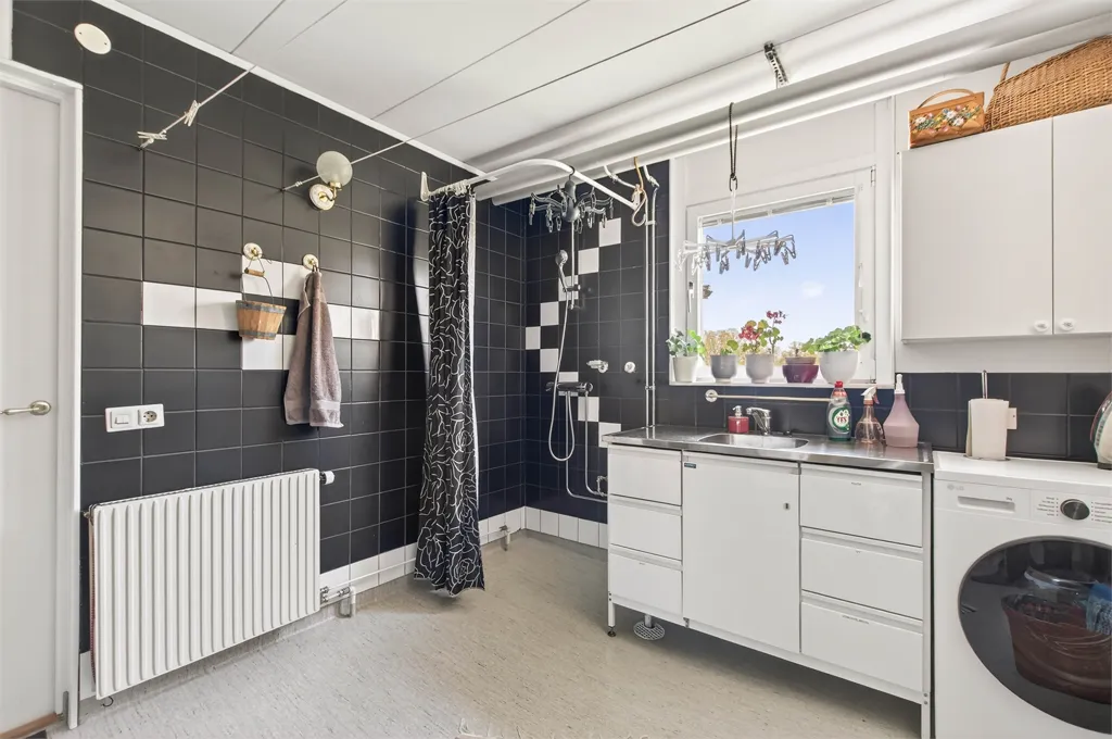 Vannitoad - Ensuite Villa with Garden in Jönåker