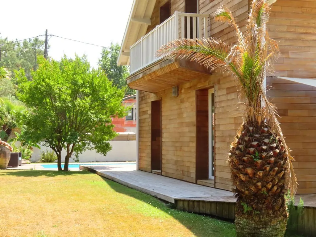 Exterior - House with Pool in Chiberta