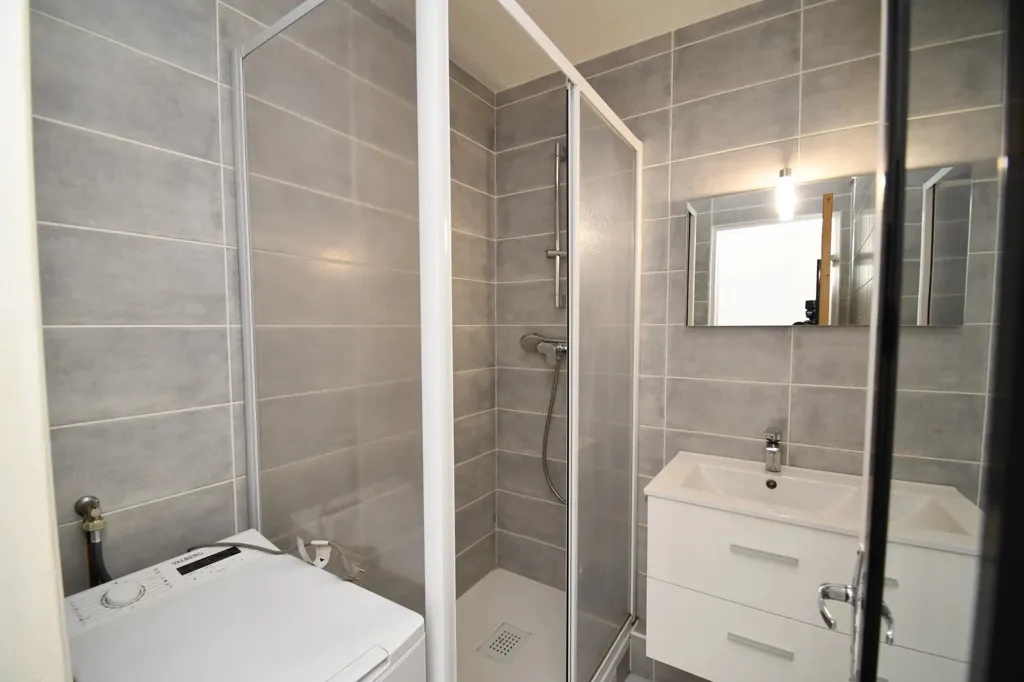Salles de bain - Appartement F2 avec Balcon à Livry-Gargan