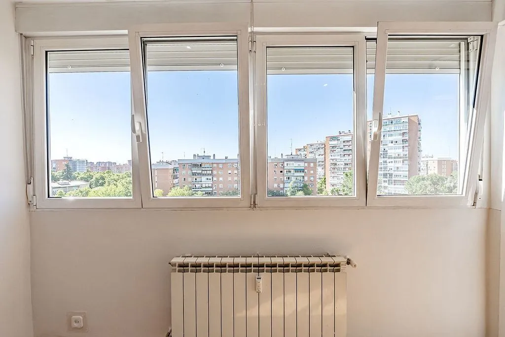 Pièces - 3-Bedroom Flat with Terrace in Aluche
