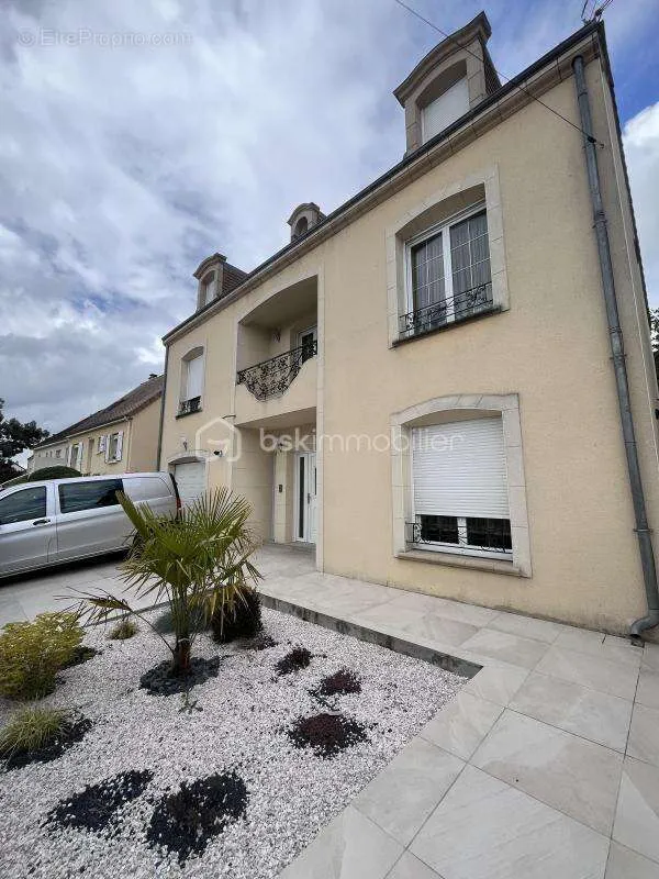 Esterno - House with Independent Apartment in Quiet Area
