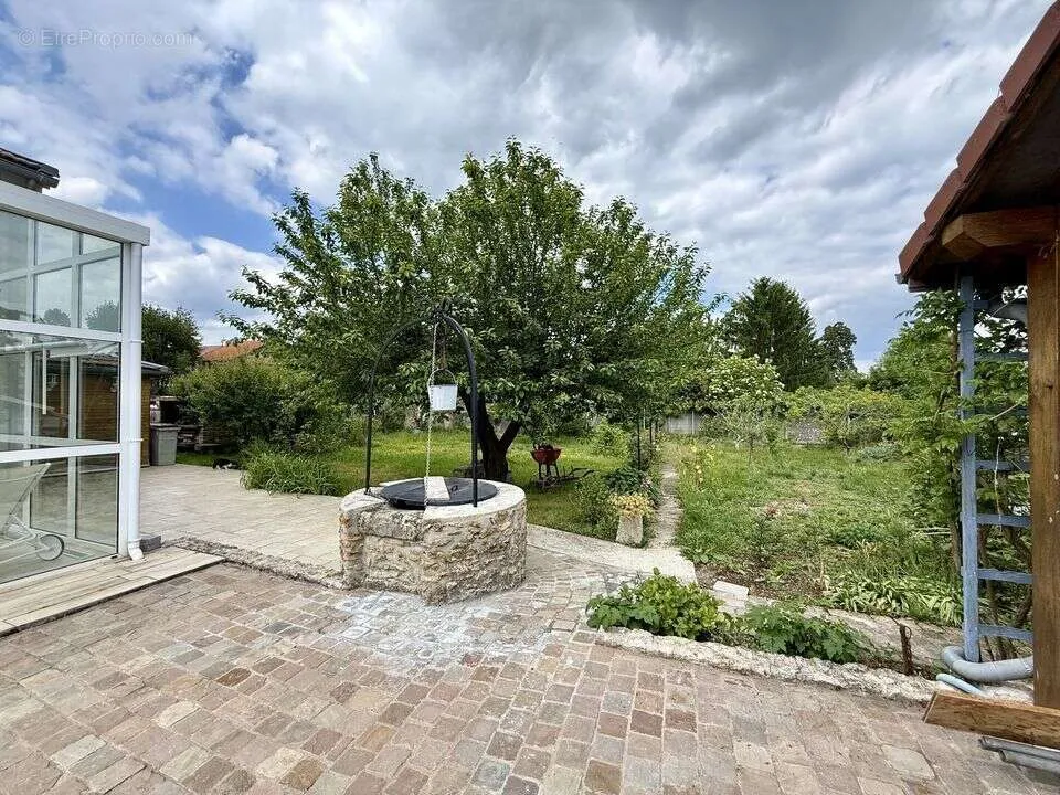 Terrasse - Maison semi-individuelle avec piscine intérieure à Combs-la-Ville