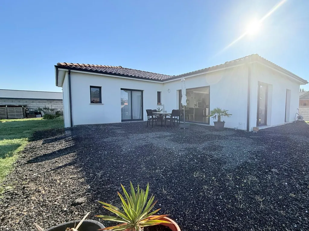 Extérieur - Maison Contemporaine avec Jardin à Marquefave