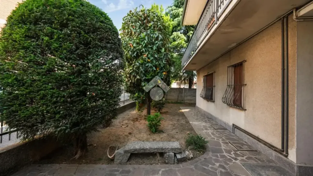 Jardin - Rustic Villa with Balcony in Verano Brianza