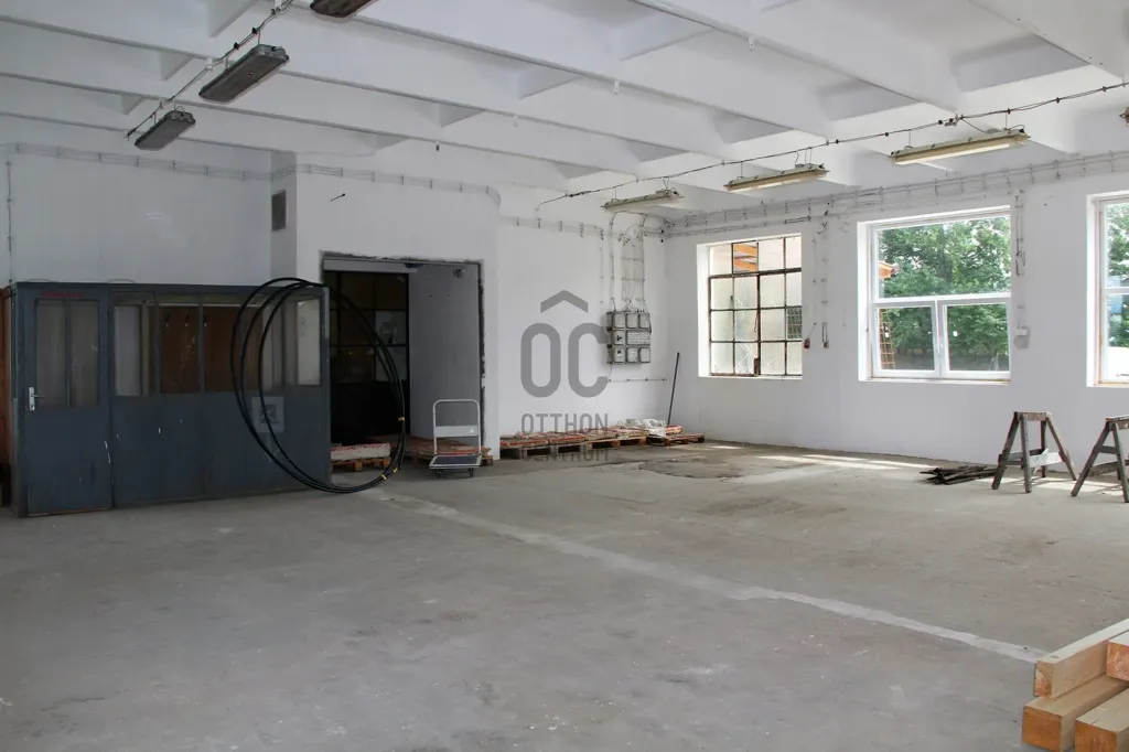 Pièces - Commercial Space with Utilities in Keszthely