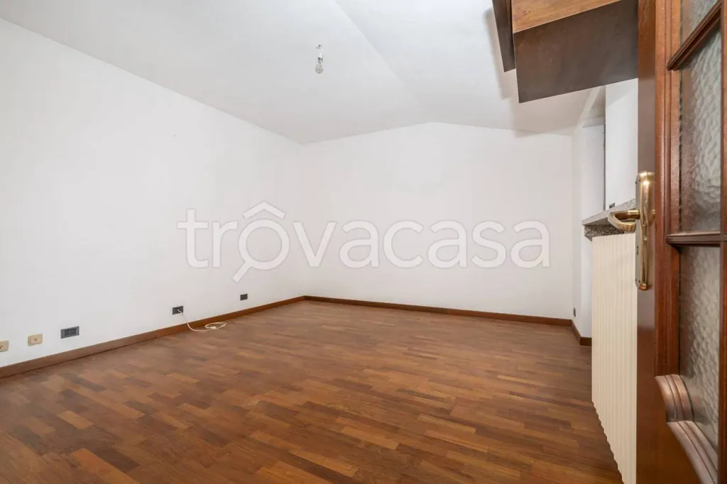 Pièces - Independent House with Balcony in Dronero
