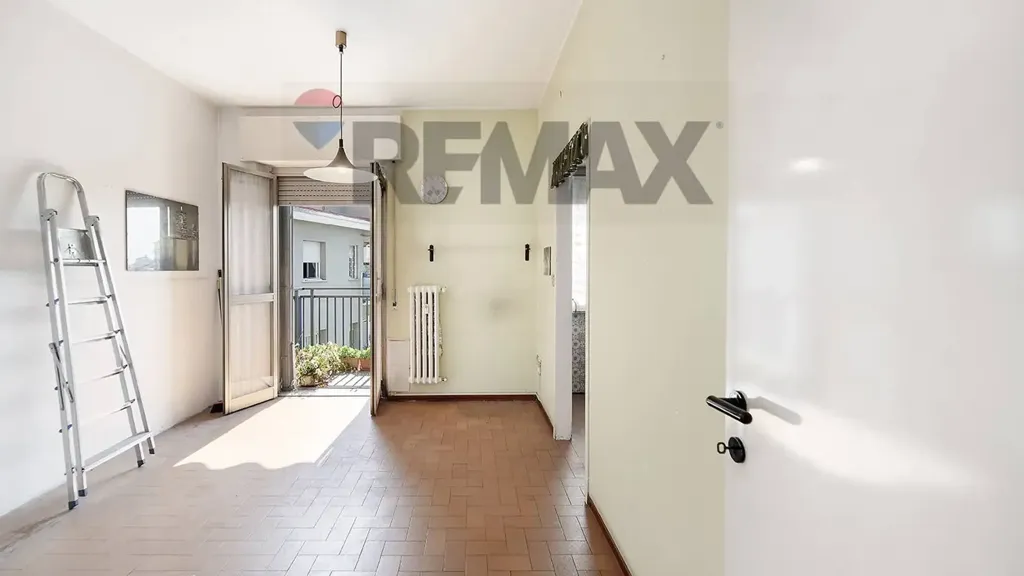 Entrée - Triplex with Balcony in Sesto San Giovanni