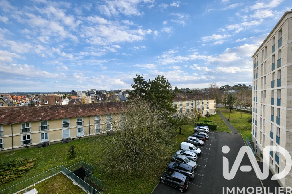 Rõdu - 5-Piece Apartment with Balcony in Compiègne