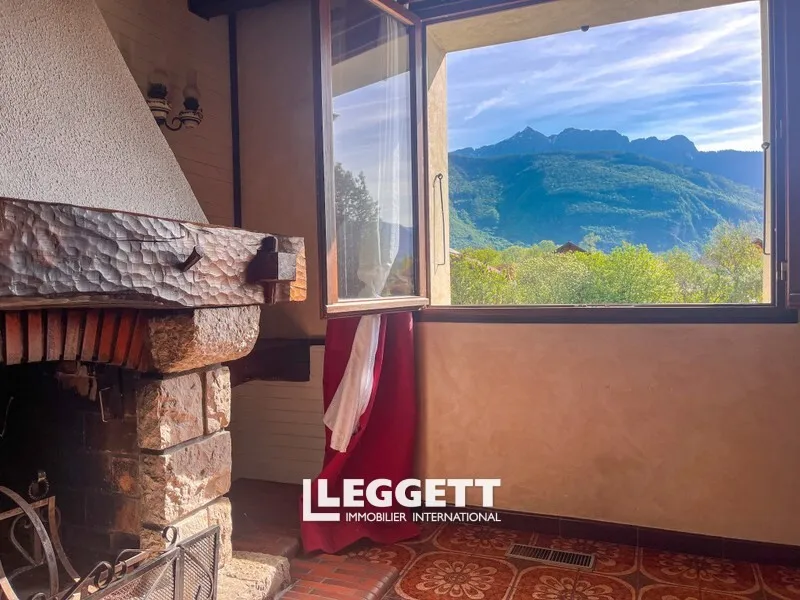 Soggiorno - 3-Bedroom House with Mountain View in Lathuile