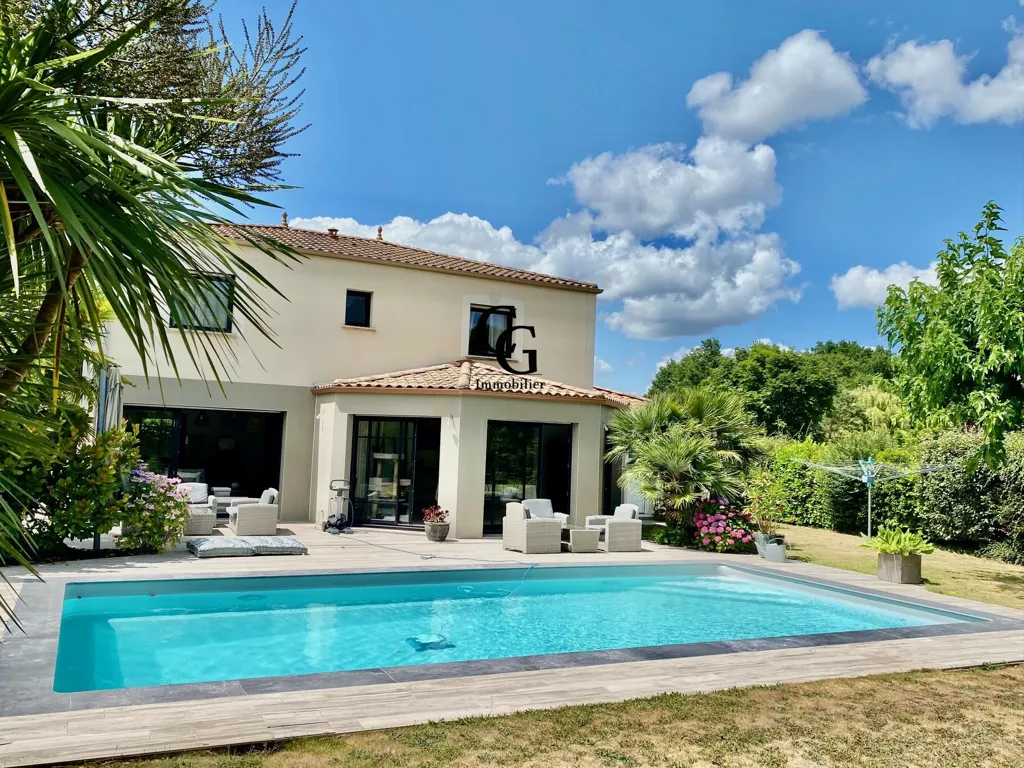 Bassein - House with Pool and Garden in Haute-Goulaine