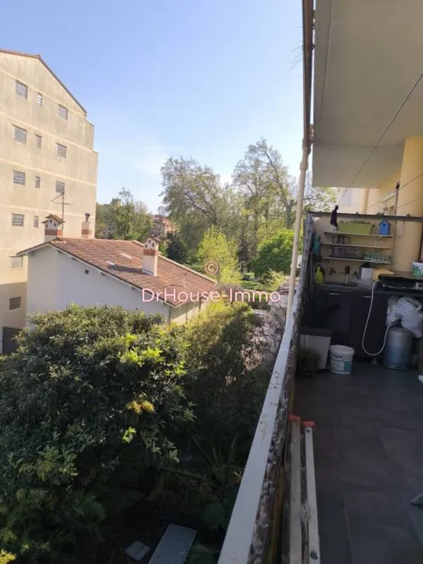Balcon - Appartement Traversant avec Vue sur Verdure à Perpignan