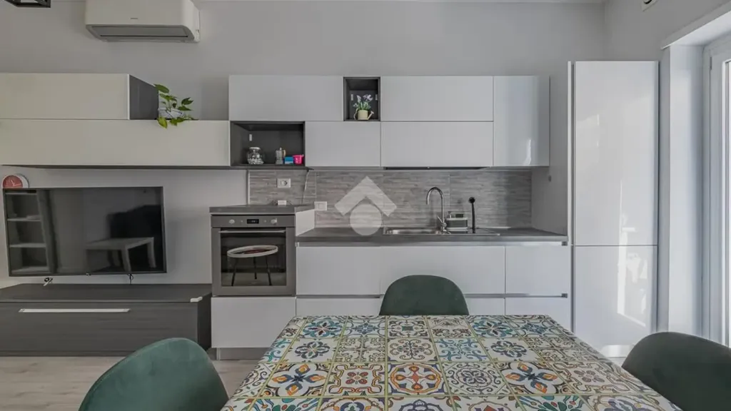 Cuisine - Rearranged Apartment with Balcony in Rome