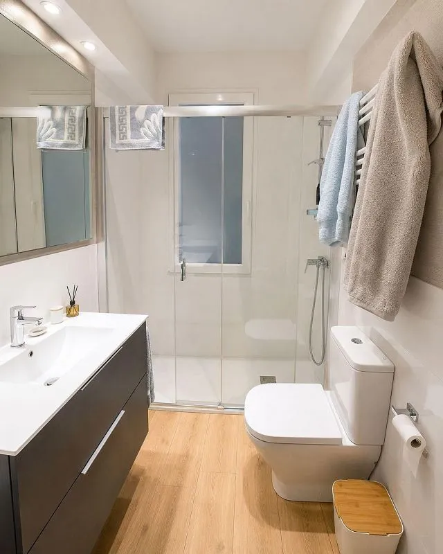 Bathrooms - Furnished Flat in Indautxu with 3 Bedrooms