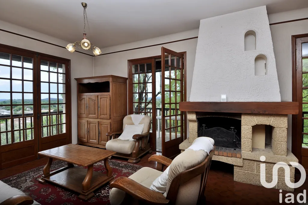 Séjour - Maison traditionnelle avec vue panoramique et piscine à Alès