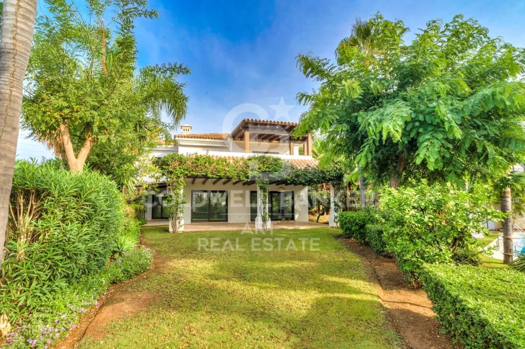 Jardin - Luxury Villa with Communal Pools in Marbella