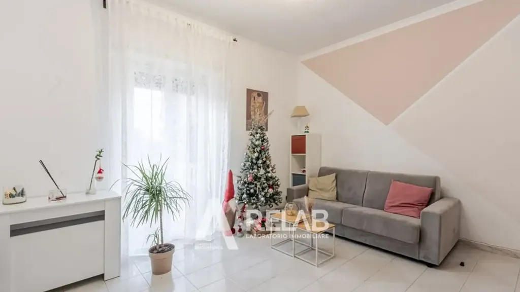 Séjour - Bright Trilocale with Balcony in Appio Claudio, Rome
