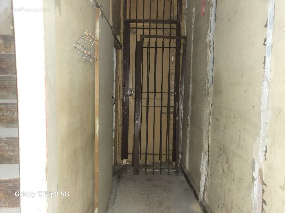 Rooms - Renovable Building with Commercial Space in Roubaix